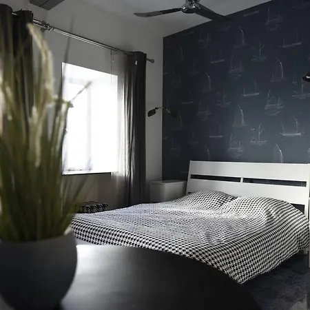 Harbour View With Terrace Sleep Up To 4 *